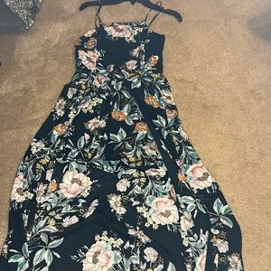 Floral romper with a back sleeve